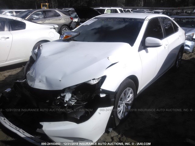 4T4BF1FK7FR478859 - 2015 TOYOTA CAMRY LE/XLE/SE/XSE 白色 照片 2
