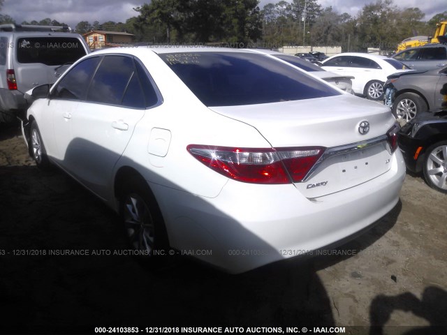 4T4BF1FK7FR478859 - 2015 TOYOTA CAMRY LE/XLE/SE/XSE 白色 照片 3