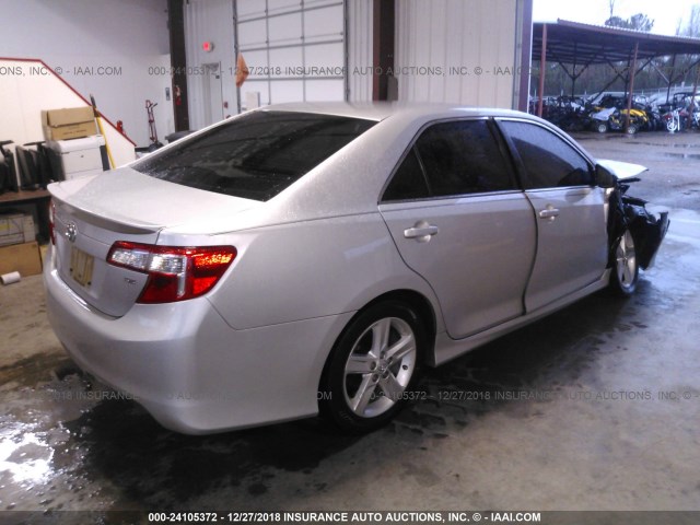 4T1BF1FK0DU267168 - 2013 TOYOTA CAMRY L/SE/LE/XLE Gümüş foto 4