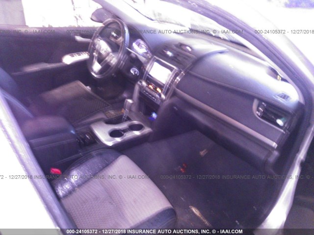 4T1BF1FK0DU267168 - 2013 TOYOTA CAMRY L/SE/LE/XLE Gümüş foto 5