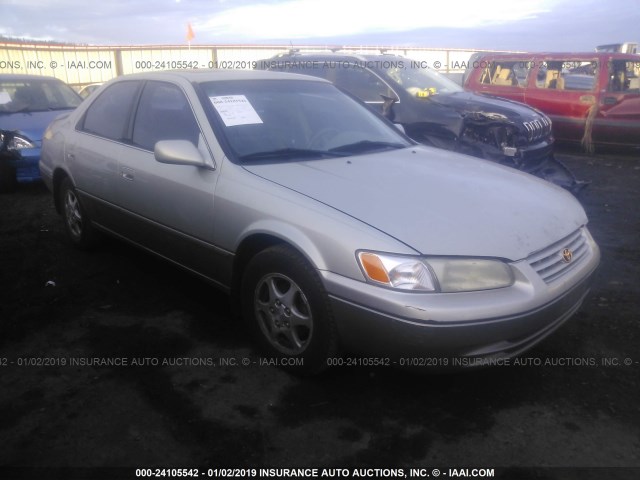 JT2BG22K3X0371753 - 1999 TOYOTA CAMRY LE/XLE SILVER photo 1