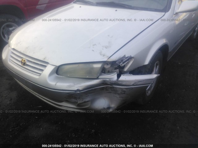 JT2BG22K3X0371753 - 1999 TOYOTA CAMRY LE/XLE SILVER photo 6
