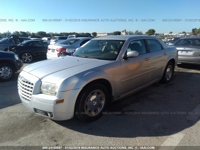 2C3JA53G95H528084 - 2005 CHRYSLER 300 TOURING SILVER photo 2