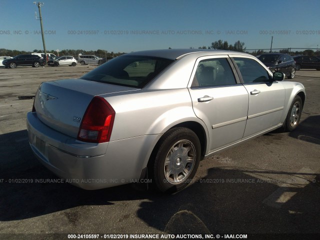 2C3JA53G95H528084 - 2005 CHRYSLER 300 TOURING SILVER photo 4