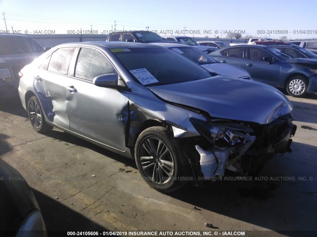 4T1BF1FK8FU060725 - 2015 TOYOTA CAMRY LE/XLE/SE/XSE SILVER photo 1