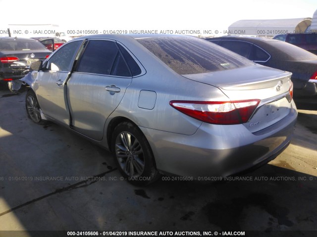 4T1BF1FK8FU060725 - 2015 TOYOTA CAMRY LE/XLE/SE/XSE SILVER photo 3