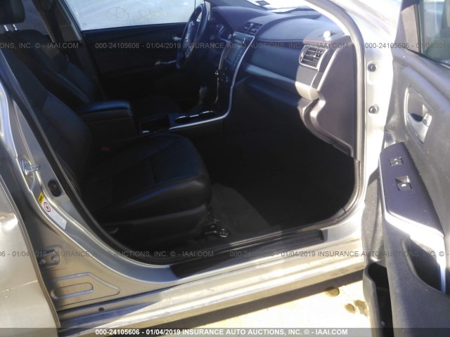 4T1BF1FK8FU060725 - 2015 TOYOTA CAMRY LE/XLE/SE/XSE SILVER photo 5