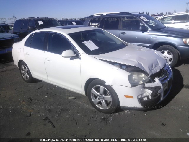 3VWRZ71K49M141957 - 2009 VOLKSWAGEN JETTA SE/SEL WHITE photo 1