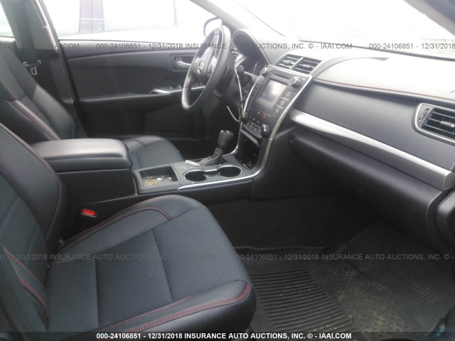 4T1BF1FK1GU249461 - 2016 TOYOTA CAMRY LE/XLE/SE/XSE Light Blue photo 5