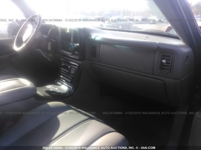 1GKEK63U02J222640 - 2002 GMC DENALI BLACK photo 5