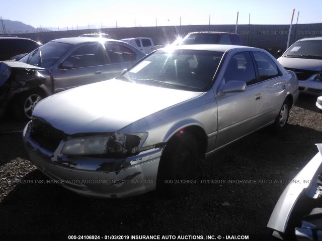 4T1BG22K8YU697786 - 2000 TOYOTA CAMRY CE/LE/XLE SILVER photo 2