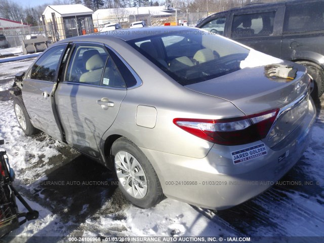 4T4BF1FK9FR506810 - 2015 TOYOTA CAMRY LE/XLE/SE/XSE TAN photo 3