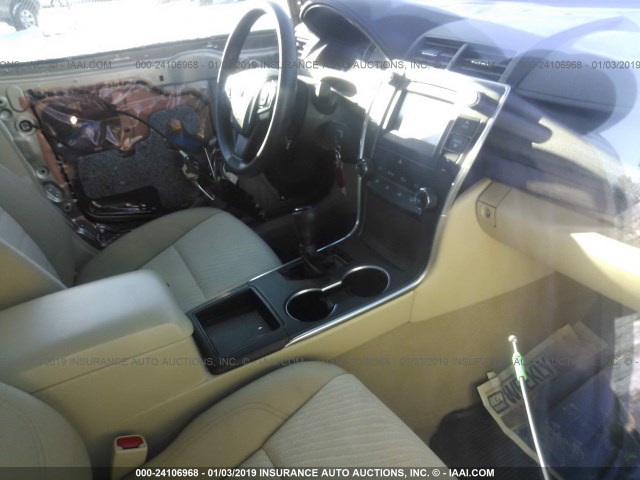 4T4BF1FK9FR506810 - 2015 TOYOTA CAMRY LE/XLE/SE/XSE TAN photo 5