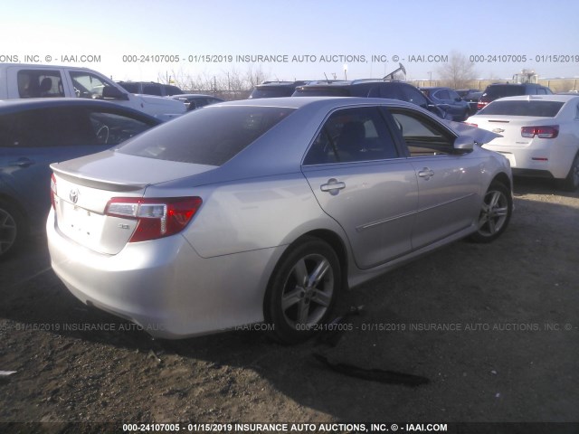 4T1BF1FK4DU239812 - 2013 TOYOTA CAMRY L/SE/LE/XLE 银色 照片 4