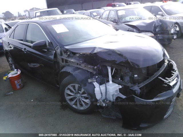 4T4BF1FK1FR463368 - 2015 TOYOTA CAMRY LE/XLE/SE/XSE შავი ფოტო 1