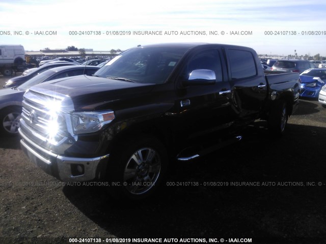5TFAY5F10GX530609 - 2016 TOYOTA TUNDRA CREWMAX 1794/PLATINUM 棕色 照片 2