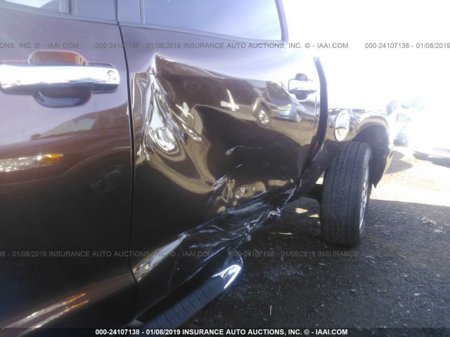 5TFAY5F10GX530609 - 2016 TOYOTA TUNDRA CREWMAX 1794/PLATINUM 棕色 照片 6