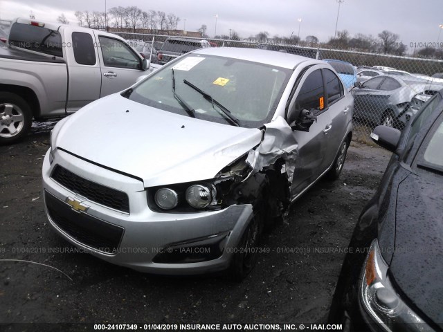 1G1JA5SH2F4166628 - 2015 CHEVROLET SONIC LS 银色 照片 2