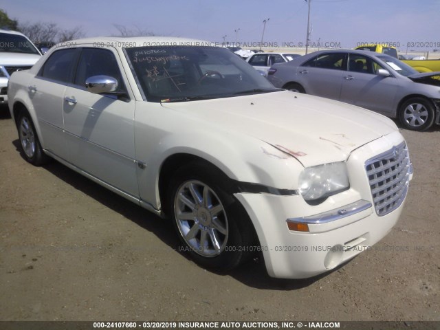 2C3JA63H15H563670 - 2005 CHRYSLER 300C CREAM photo 1