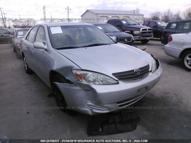 4T1BE32K42U613403 - 2002 TOYOTA CAMRY LE/XLE/SE SILVER photo 1
