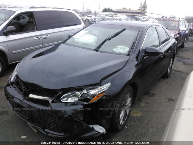 4T1BF1FK6GU141983 - 2016 TOYOTA CAMRY LE/XLE/SE/XSE შავი ფოტო 2