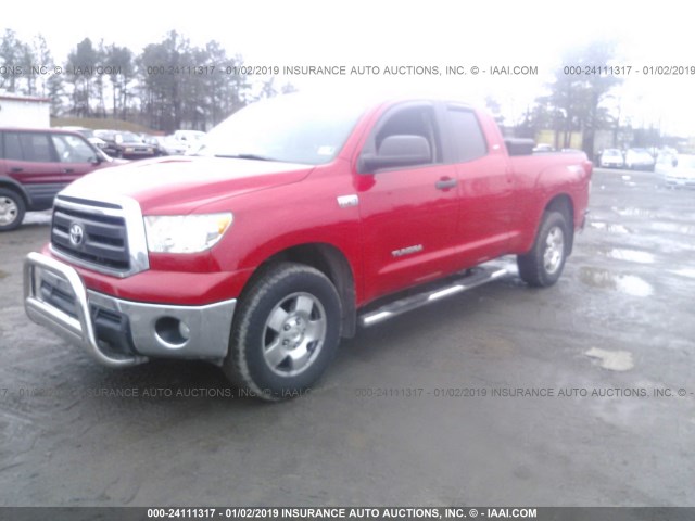 5TFUY5F13AX131004 - 2010 TOYOTA TUNDRA DOUBLE CAB SR5 RED photo 2