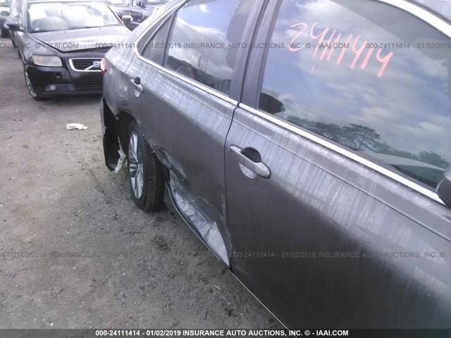 4T1BF1FK4HU763144 - 2017 TOYOTA CAMRY LE/XLE/SE/XSE 灰色 照片 6