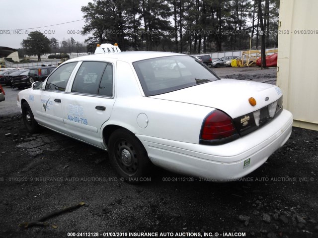 2FABP7AV8BX137446 - 2011 FORD CROWN VICTORIA S WHITE photo 3