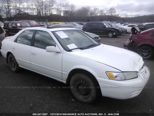 4T1BG22K0VU137160 - 1997 TOYOTA CAMRY CE/LE/XLE WHITE photo 1