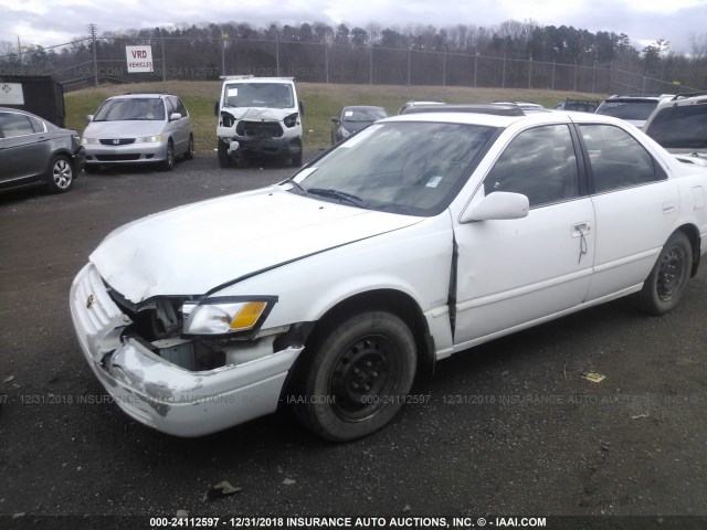 4T1BG22K0VU137160 - 1997 TOYOTA CAMRY CE/LE/XLE WHITE photo 2