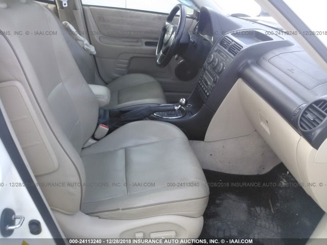 JTHBD192620058557 - 2002 LEXUS IS 300 WHITE photo 5