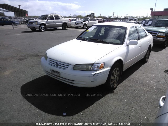 JT2BF22K2X0174446 - 1999 TOYOTA CAMRY LE/XLE WHITE photo 2