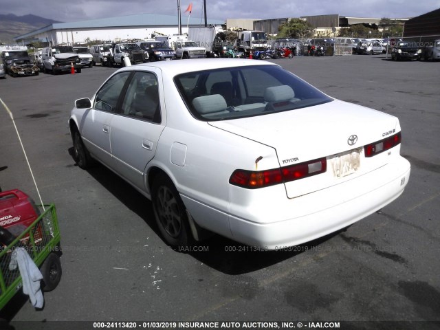 JT2BF22K2X0174446 - 1999 TOYOTA CAMRY LE/XLE WHITE photo 3