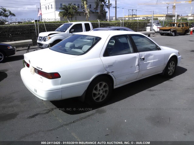 JT2BF22K2X0174446 - 1999 TOYOTA CAMRY LE/XLE WHITE photo 4