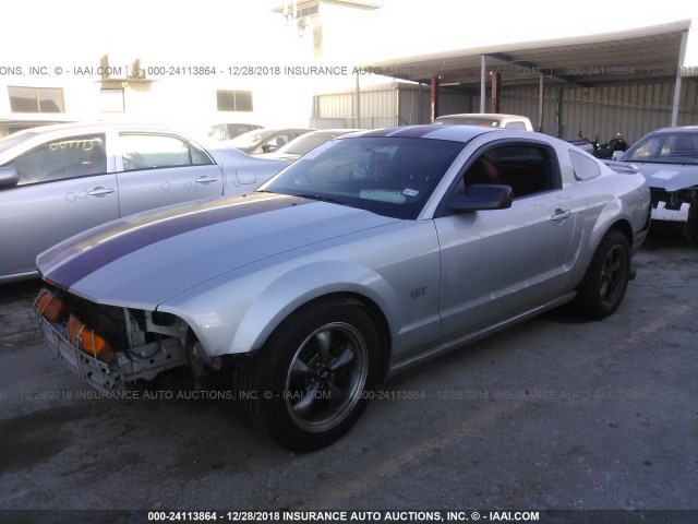 1ZVFT82H455241263 - 2005 FORD MUSTANG GT SILVER photo 2