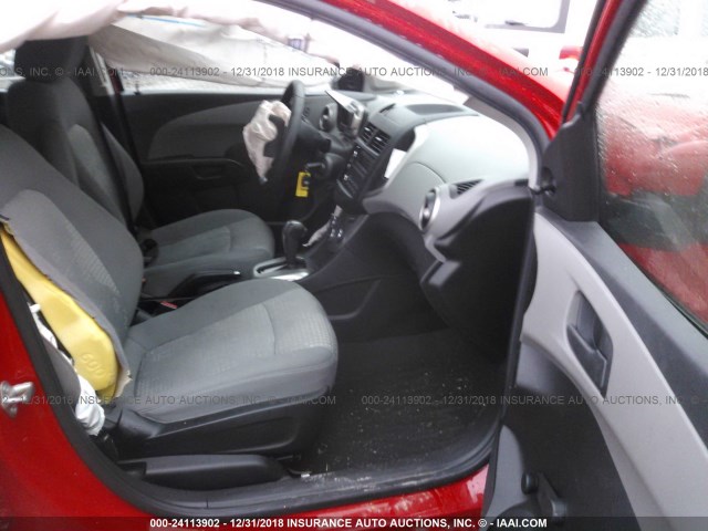 1G1JA6SH2F4183757 - 2015 CHEVROLET SONIC LS RED photo 5