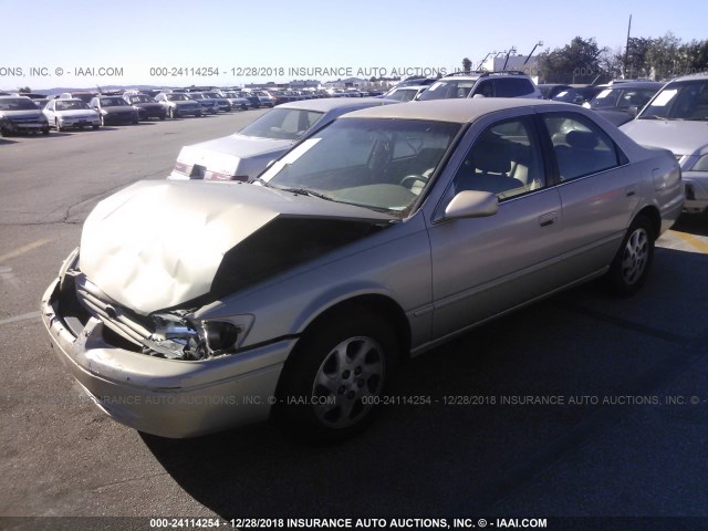 JT2BF22K1X0161851 - 1999 TOYOTA CAMRY LE/XLE Gold Foto 2