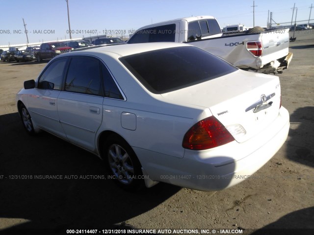 4T1BF28B22U244541 - 2002 TOYOTA AVALON XL/XLS WHITE photo 3