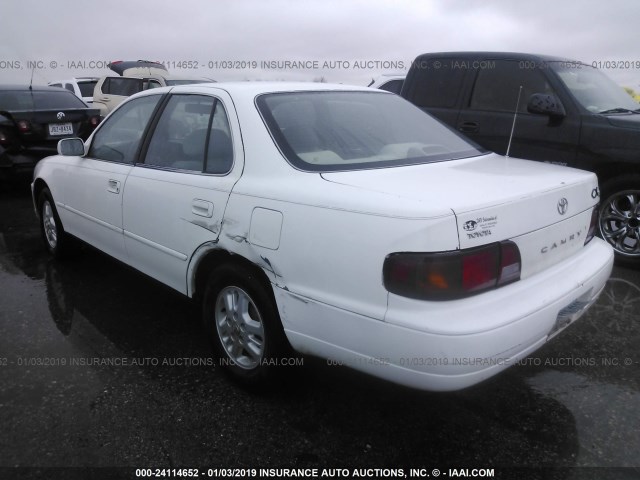 4T1BG12K7TU824434 - 1996 TOYOTA CAMRY DX/LE/XLE WHITE photo 3