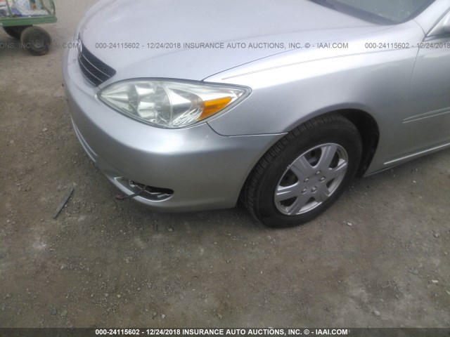 JTDBE32K220110464 - 2002 TOYOTA CAMRY LE/XLE/SE SILVER photo 6