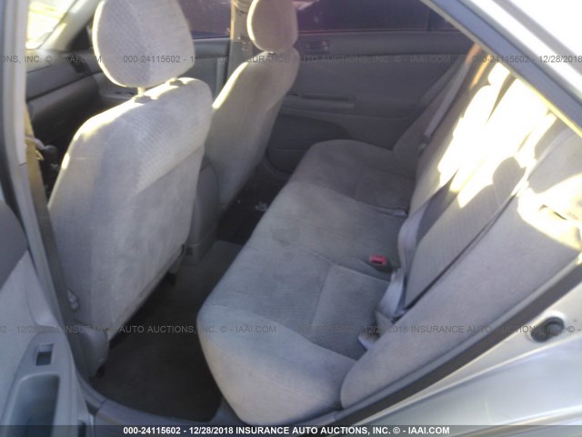 JTDBE32K220110464 - 2002 TOYOTA CAMRY LE/XLE/SE SILVER photo 8