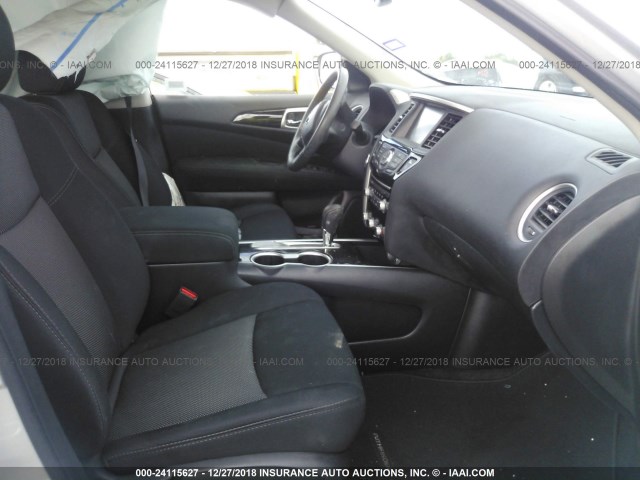 5N1DR2MN1HC679095 - 2017 NISSAN PATHFINDER S/SV/SL/PLATINUM SILVER photo 5