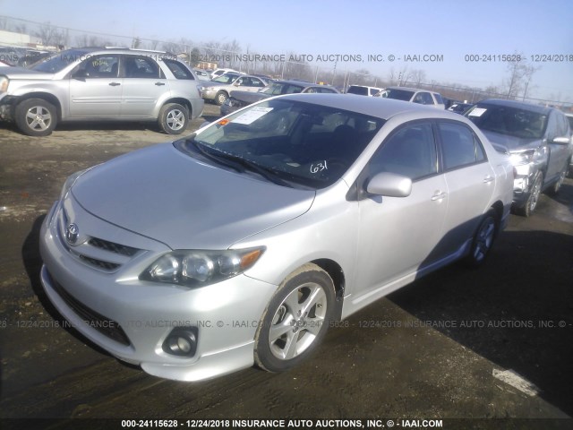 5YFBU4EE0CP008070 - 2012 TOYOTA COROLLA S/LE ვერცხლისფერი ფოტო 2