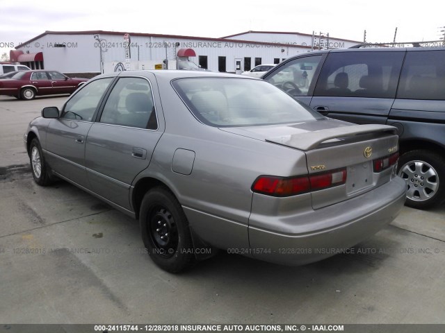 4T1BG22K3XU418436 - 1999 TOYOTA CAMRY CE/LE/XLE GOLD photo 3