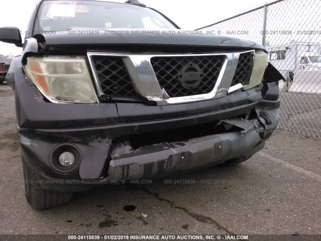 1N6AD07U65C457299 - 2005 NISSAN FRONTIER CREW CAB LE/CREW CAB SE/CREW CAB OFF ROAD BLACK photo 6