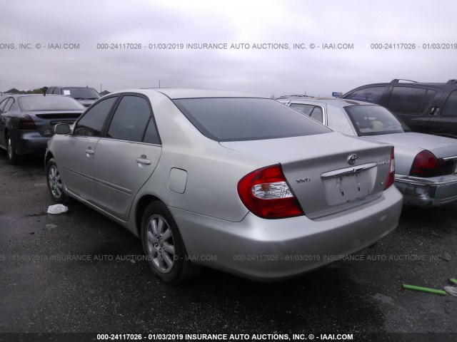 JTDBF30K740153992 - 2004 TOYOTA CAMRY LE/XLE SILVER photo 3