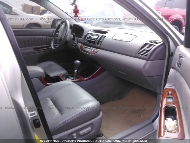 JTDBF30K740153992 - 2004 TOYOTA CAMRY LE/XLE SILVER photo 5