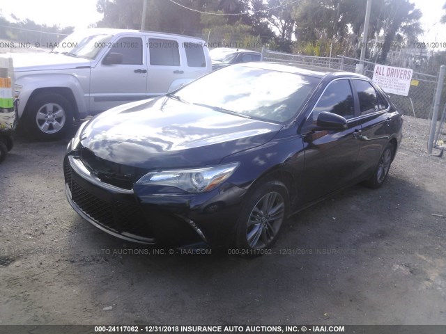4T1BF1FK4GU530802 - 2016 TOYOTA CAMRY LE/XLE/SE/XSE BLACK photo 2