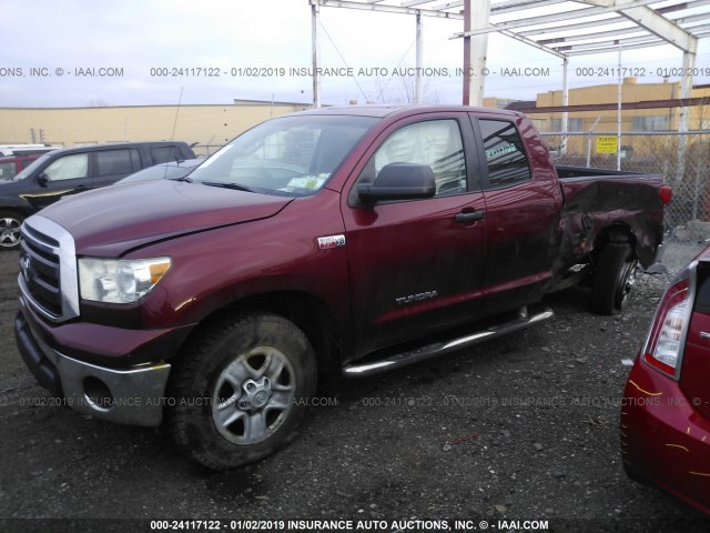 5TFUY5F11AX118137 - 2010 TOYOTA TUNDRA DOUBLE CAB SR5 RED photo 2