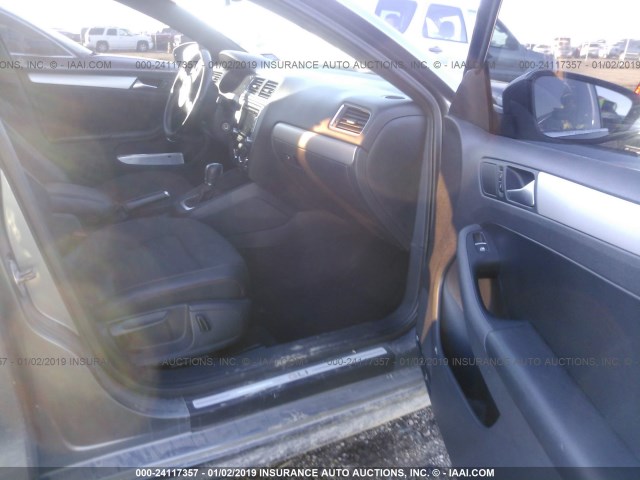 3VW467AJ0DM237801 - 2013 VOLKSWAGEN JETTA GLI GRAY photo 5